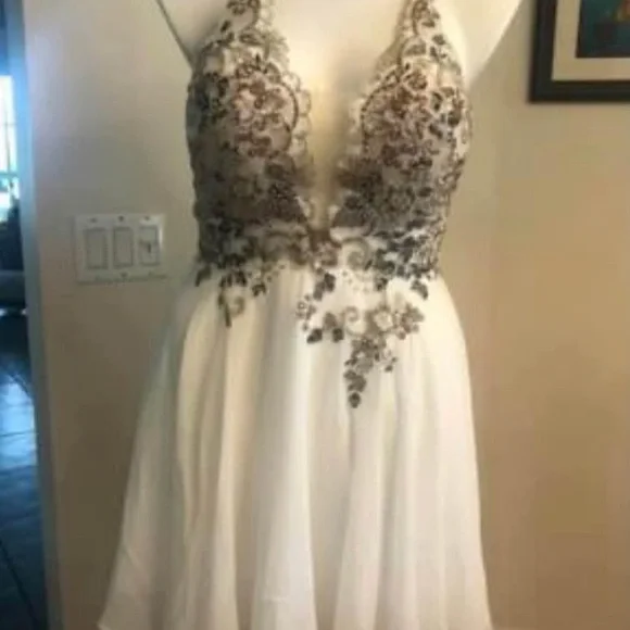 JVN by Jovani - Size 10 (w/ corset back can adjust up/down a size). Off-white - Picture 3 of 9